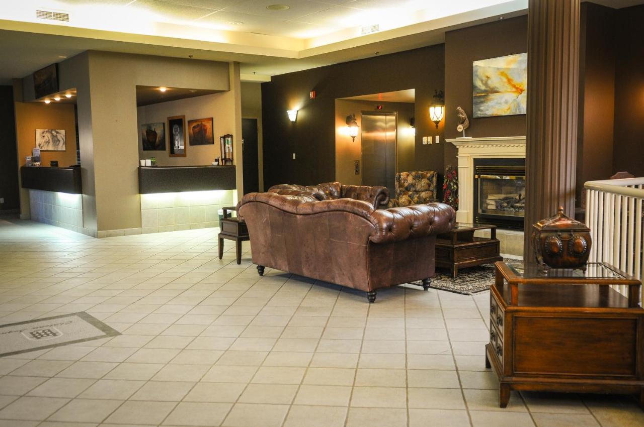 Chateau Logue Hotel Maniwaki ภายนอก รูปภาพ