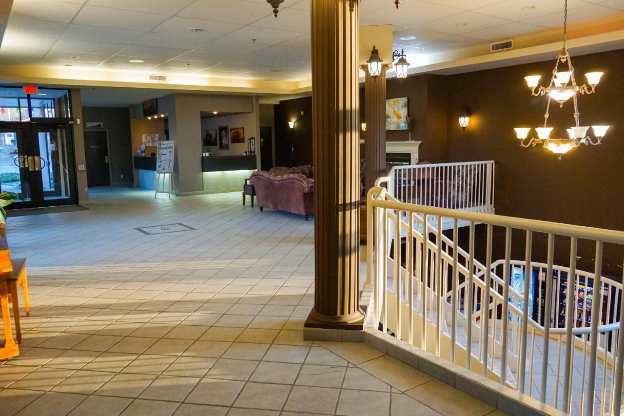 Chateau Logue Hotel Maniwaki ภายนอก รูปภาพ