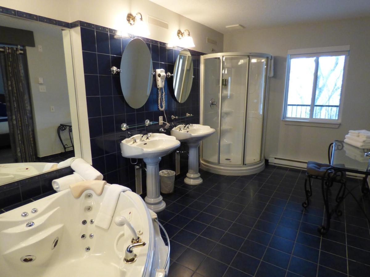 Chateau Logue Hotel Maniwaki ภายนอก รูปภาพ