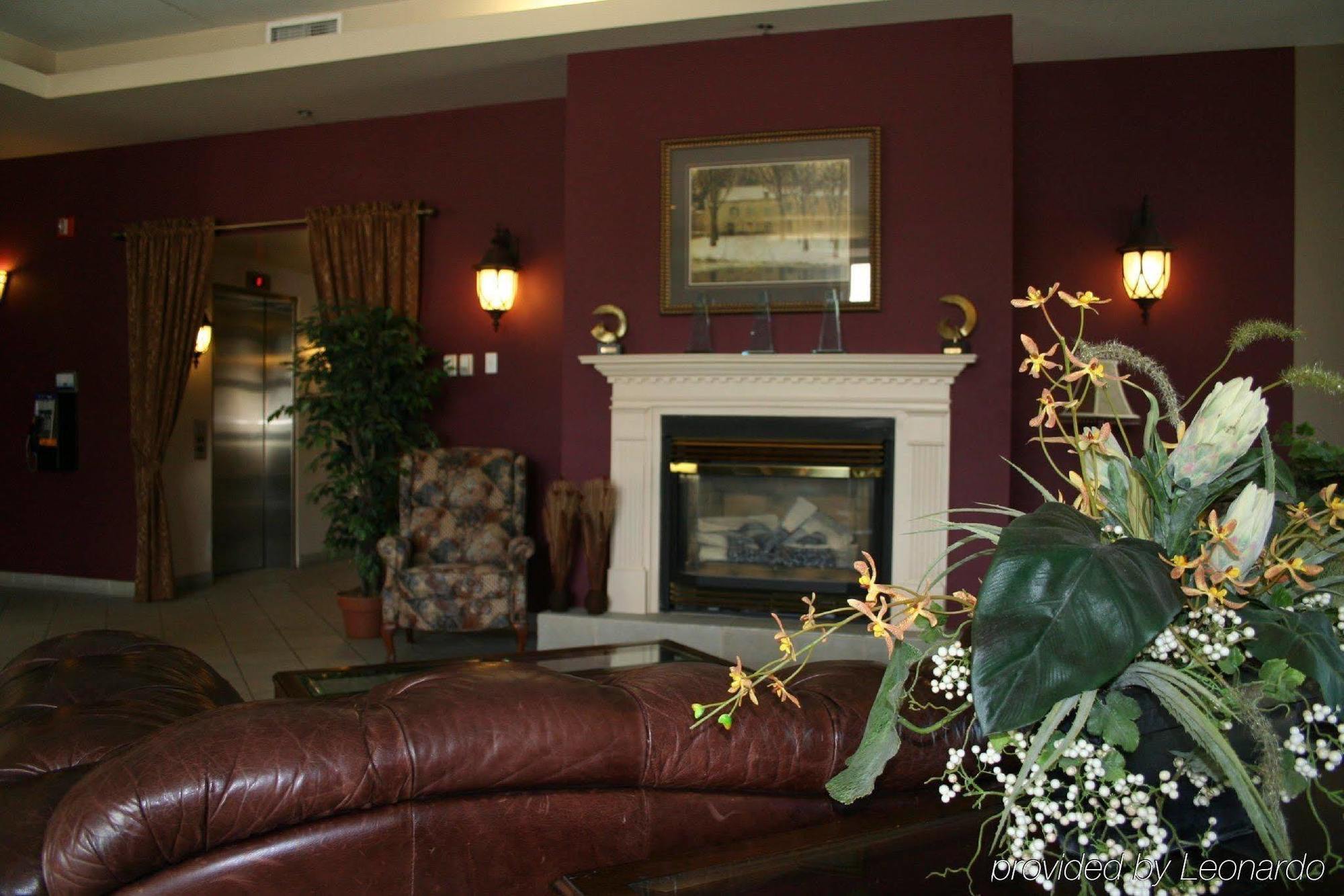 Chateau Logue Hotel Maniwaki ภายนอก รูปภาพ
