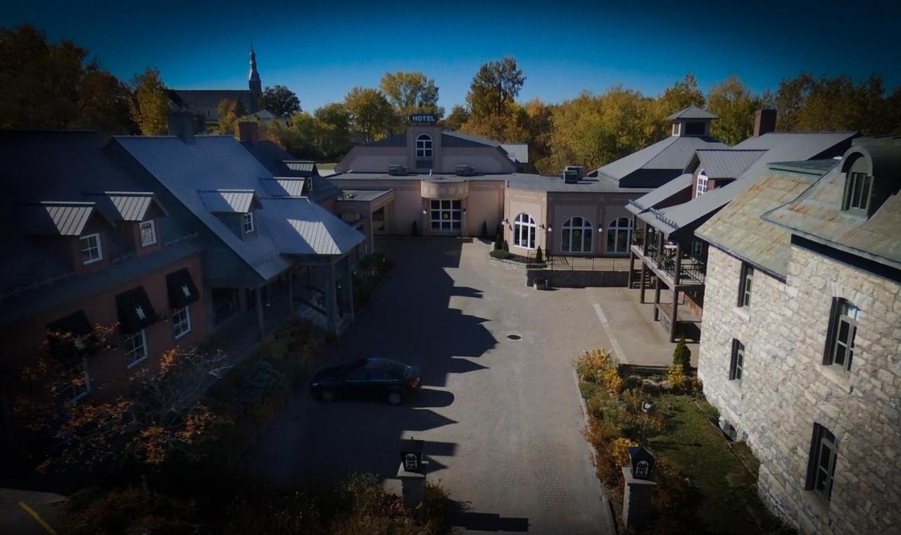 Chateau Logue Hotel Maniwaki ภายนอก รูปภาพ
